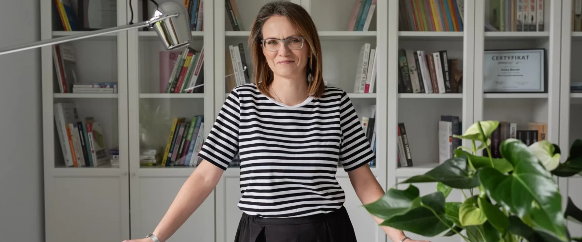 sesja-wizerunkowa-anny-baron-w-biurze